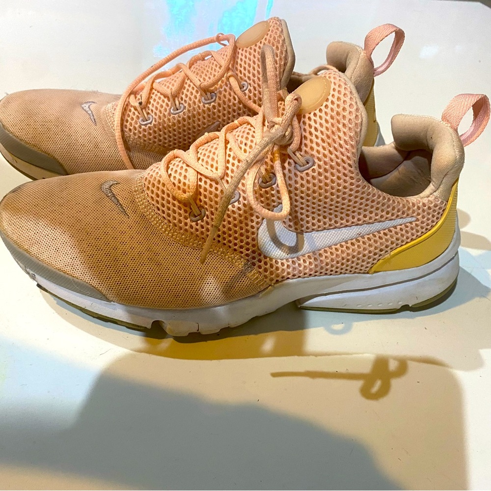 pink nike running shoes